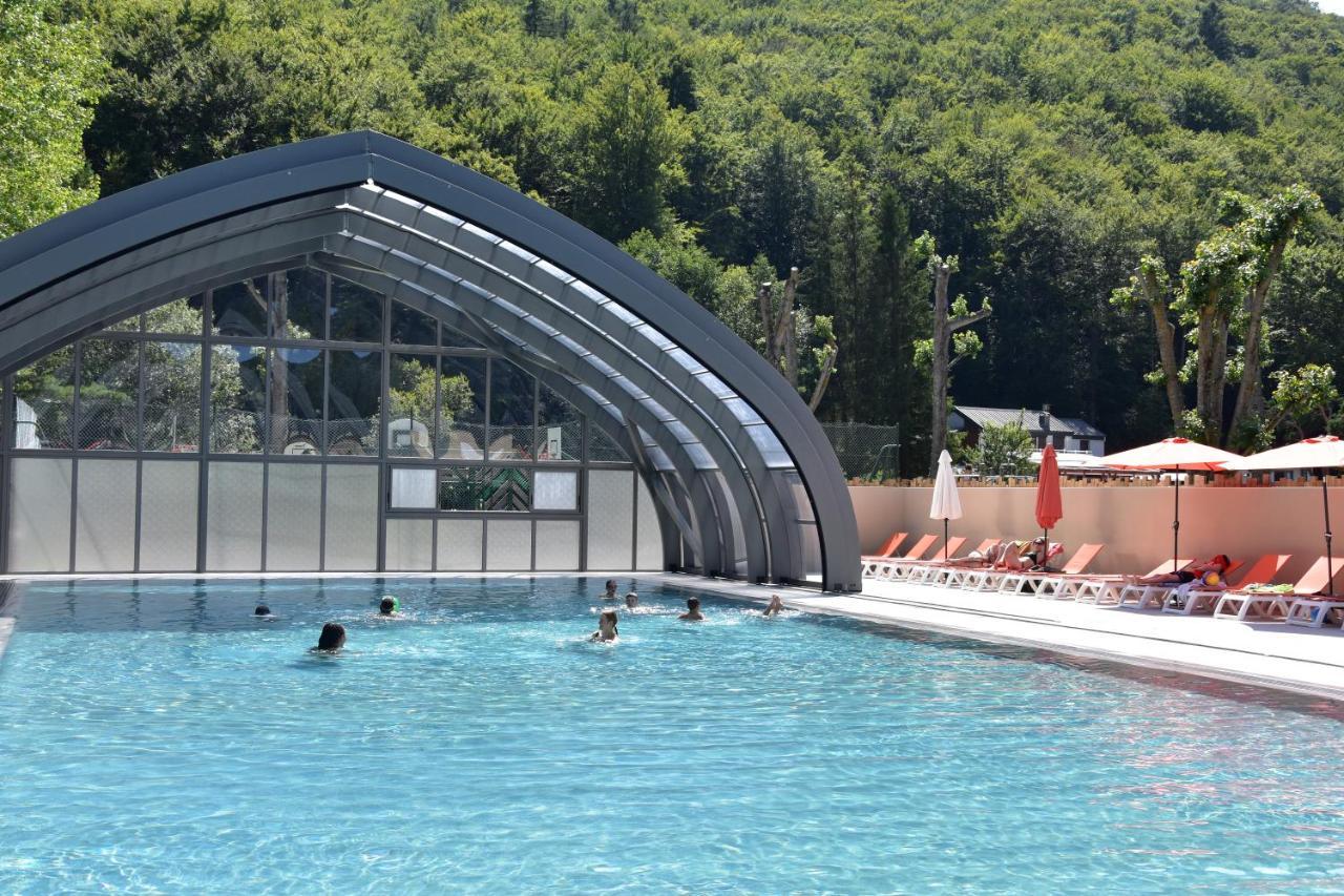 Hotel Domaine Du Lac Chambon Murol Ngoại thất bức ảnh