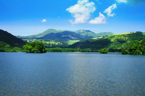 Hotel Domaine Du Lac Chambon Murol Ngoại thất bức ảnh