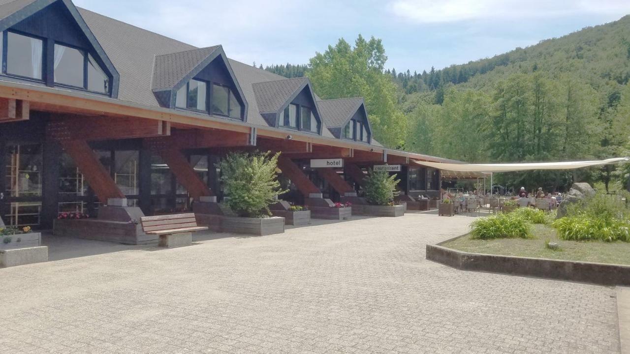 Hotel Domaine Du Lac Chambon Murol Ngoại thất bức ảnh
